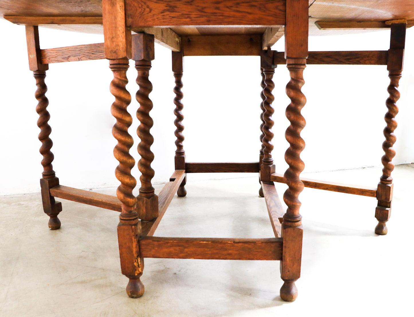 Baroque Twist Leg Extendable Dining Table